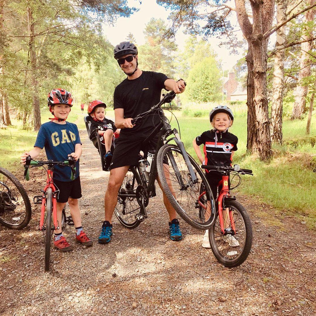 Instagram@trihardmumandaddad family out riding bikes together
